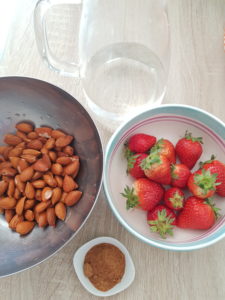 lait d'amande à l'extracteur de jus